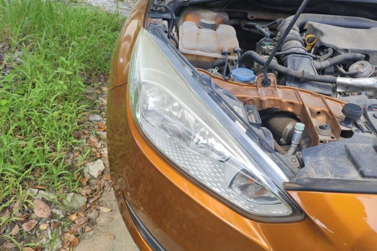 Used Ford Focus 2015 Hatchback EcoBoost 125 Automatic Supreme Style Edition Right Front Headlight
