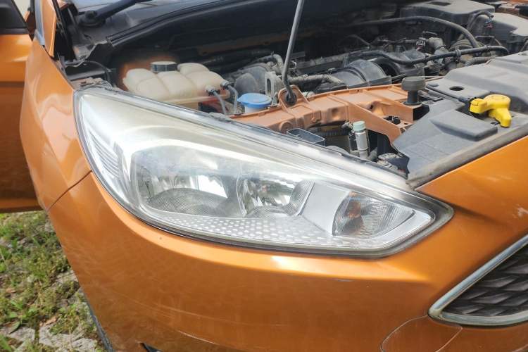 Used Ford Focus 2015 Hatchback 1.6L Automatic Comfort Model Right Front Headlight