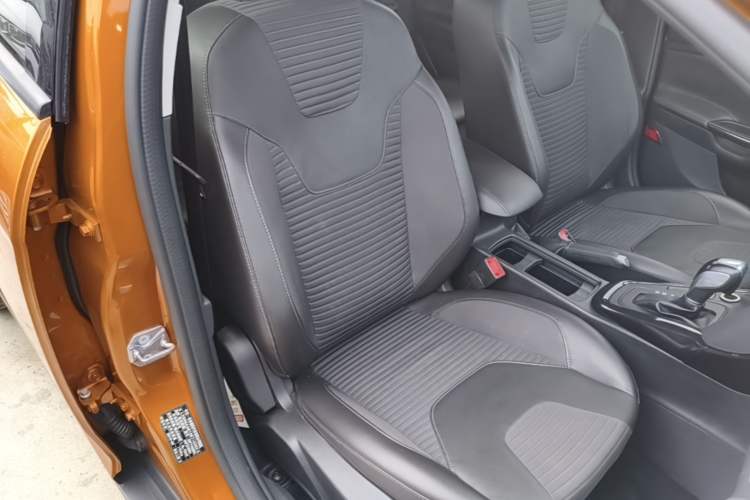 Used Ford Focus 2015 Hatchback EcoBoost 125 Automatic Supreme Style Edition Right Front Seat