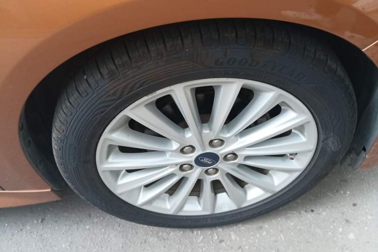 Used Ford Focus 2015 Hatchback EcoBoost 180 Automatic Sport Model Right Front Wheel Hub