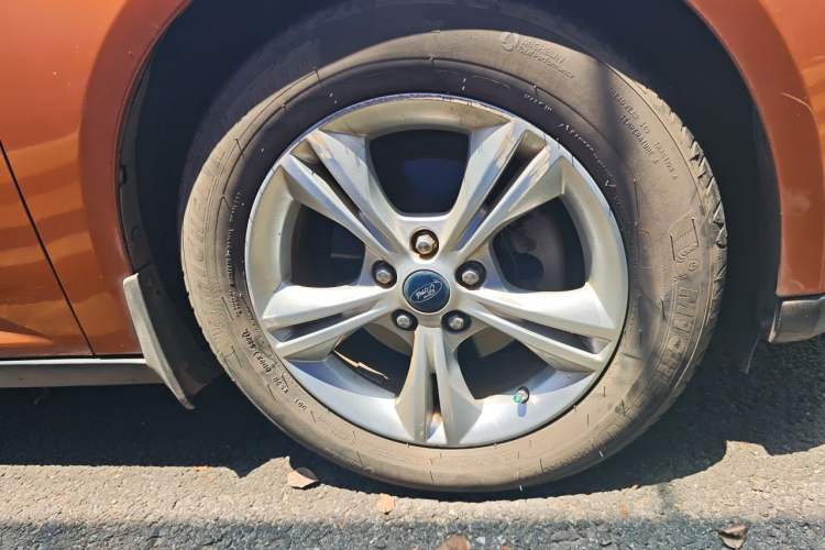 Used Ford Focus 2015 Hatchback 1.6L Automatic Comfort Model Right Front Wheel Hub
