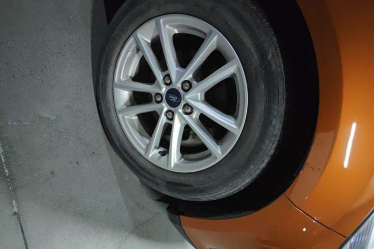 Used Ford Focus 2015 Hatchback 1.6L Automatic Fashion Edition Right Front Wheel Hub