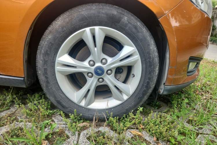 Used Ford Focus 2015 Hatchback 1.6L Automatic Comfort Model Right Front Wheel Hub