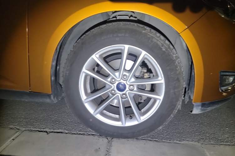 Used Ford Focus 2015 Hatchback EcoBoost 180 Automatic Elite Model Right Front Wheel Hub
