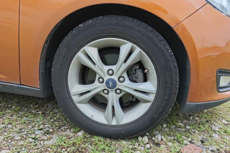 Used Ford Focus 2015 Hatchback 1.6L Automatic Comfort Model Right Front Wheel Hub