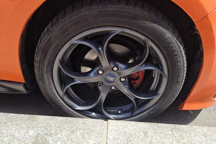 Used Ford Focus 2015 Hatchback 1.6L Automatic Comfort Model Right Front Wheel Hub