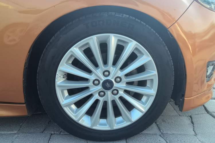 Used Ford Focus 2015 Hatchback EcoBoost 180 Automatic Sport Model Right Rear Wheel Hub