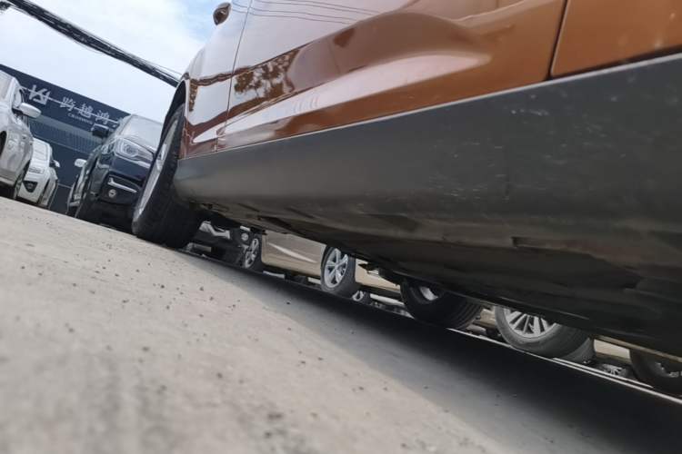 Used Ford Focus 2015 Hatchback EcoBoost 125 Automatic Supreme Style Edition Right Side Sill