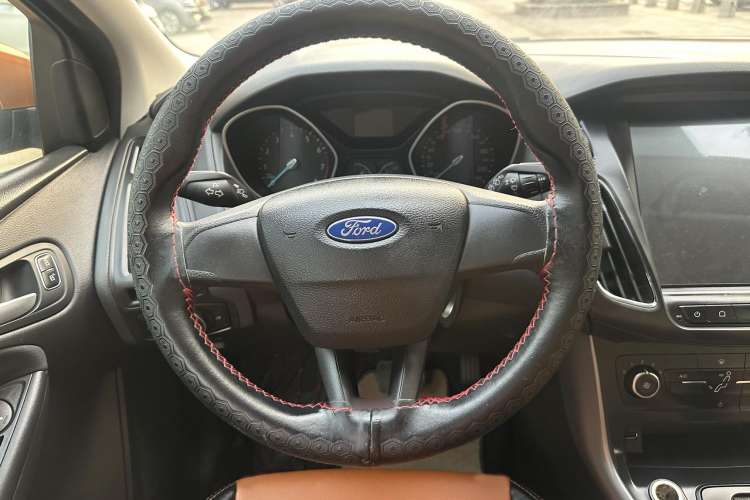 Used Ford Focus 2015 Hatchback 1.6L Automatic Comfort Model Steering Wheel