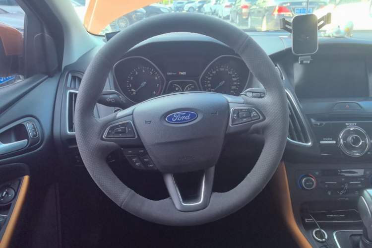 Used Ford Focus 2015 Hatchback EcoBoost 180 Automatic Sport Model Steering Wheel