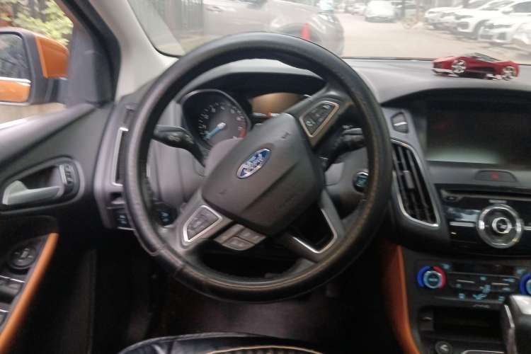 Used Ford Focus 2015 Hatchback EcoBoost 180 Automatic Sport Model Steering Wheel