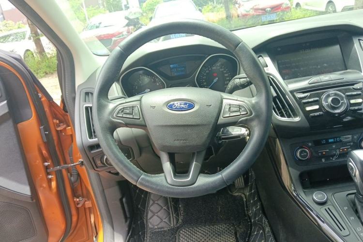 Used Ford Focus 2015 Hatchback 1.6L Automatic Fashion Edition Steering Wheel