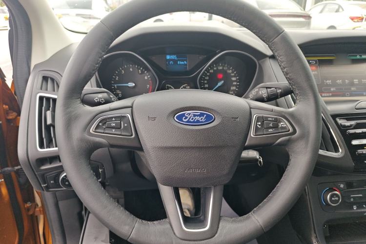 Used Ford Focus 2015 Hatchback 1.6L Automatic Fashion Edition Steering Wheel