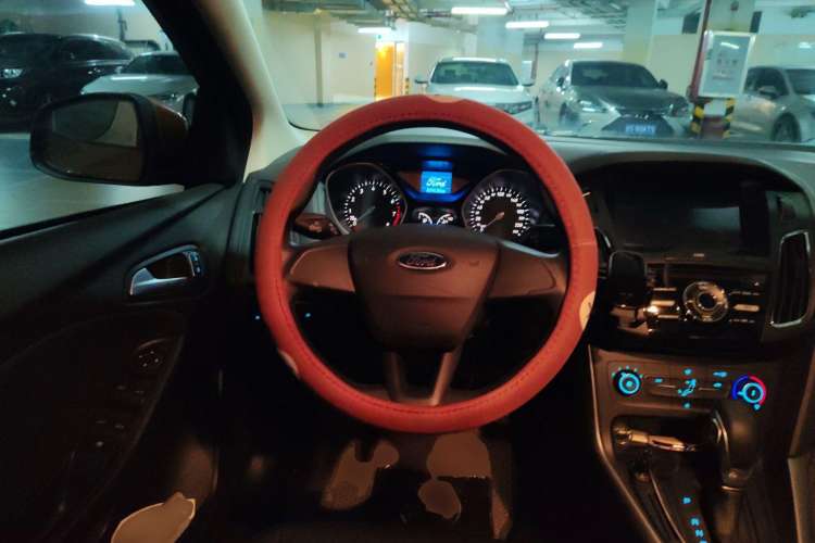 Used Ford Focus 2015 Hatchback 1.6L Automatic Comfort Model Steering Wheel