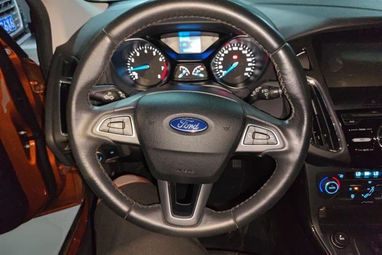 Used Ford Focus 2015 Hatchback 1.6L Automatic Fashion Edition Steering Wheel