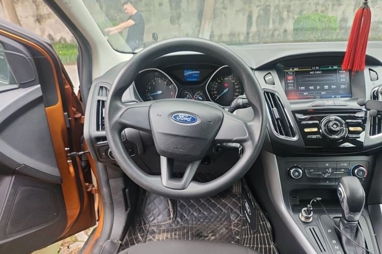 Used Ford Focus 2015 Hatchback 1.6L Automatic Comfort Model Steering Wheel