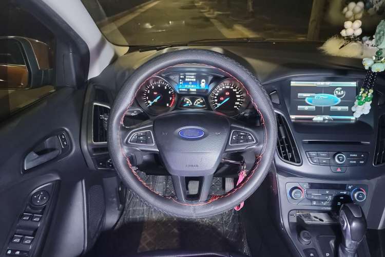 Used Ford Focus 2015 Hatchback EcoBoost 180 Automatic Elite Model Steering Wheel