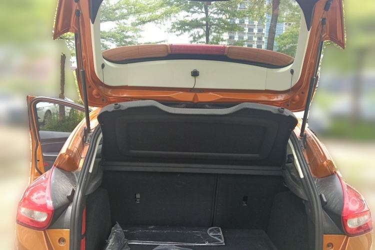 Used Ford Focus 2015 Hatchback 1.6L Automatic Fashion Edition Trunk