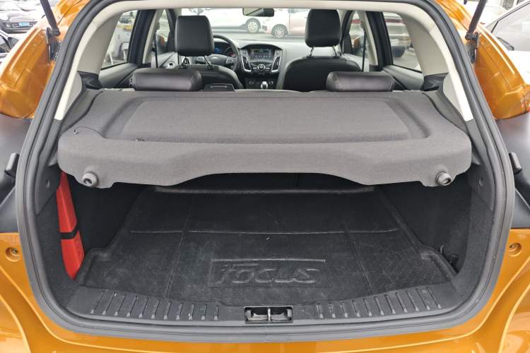 Used Ford Focus 2015 Hatchback 1.6L Automatic Fashion Edition Trunk