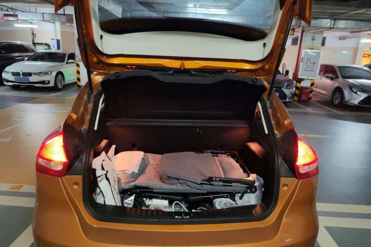 Used Ford Focus 2015 Hatchback 1.6L Automatic Comfort Model Trunk