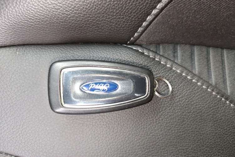 Used Ford Focus 2015 Hatchback 1.6L Automatic Fashion Edition Vehicle Key