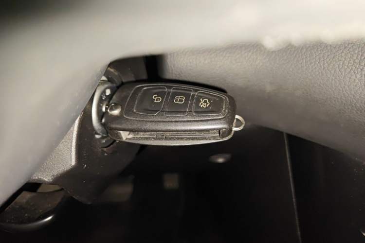 Used Ford Focus 2015 Hatchback 1.6L Automatic Fashion Edition Vehicle Key