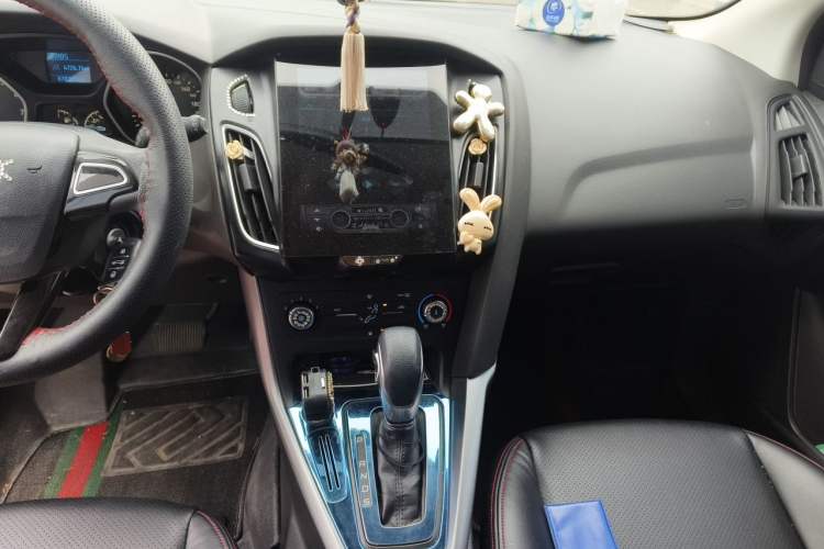 Used Ford Focus 2015 Hatchback 1.6L Automatic Comfort Model Audio And AC Panel