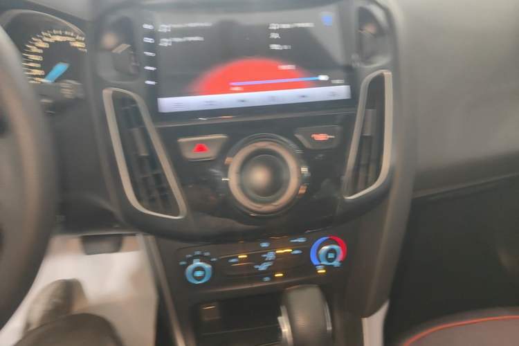 Used Ford Focus 2015 Hatchback 1.6L Automatic Comfort Model Audio And AC Panel
