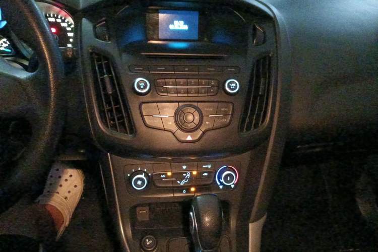 Used Ford Focus 2015 Hatchback 1.6L Automatic Comfort Model Audio And AC Panel