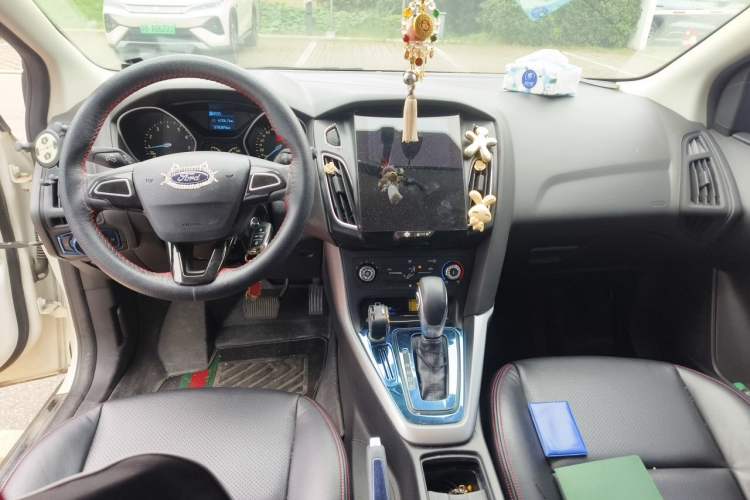 Used Ford Focus 2015 Hatchback 1.6L Automatic Comfort Model Center Console