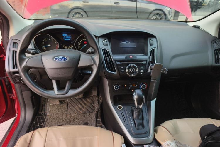 Used Ford Focus 2015 Hatchback 1.6L Automatic Comfort Model Center Console