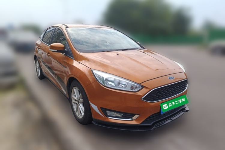 Used Ford Focus 2015 Hatchback EcoBoost 125 Manual – Ultra-Style Edition Front Right 45 Deg