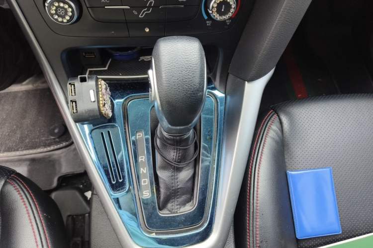 Used Ford Focus 2015 Hatchback 1.6L Automatic Comfort Model Gear Lever