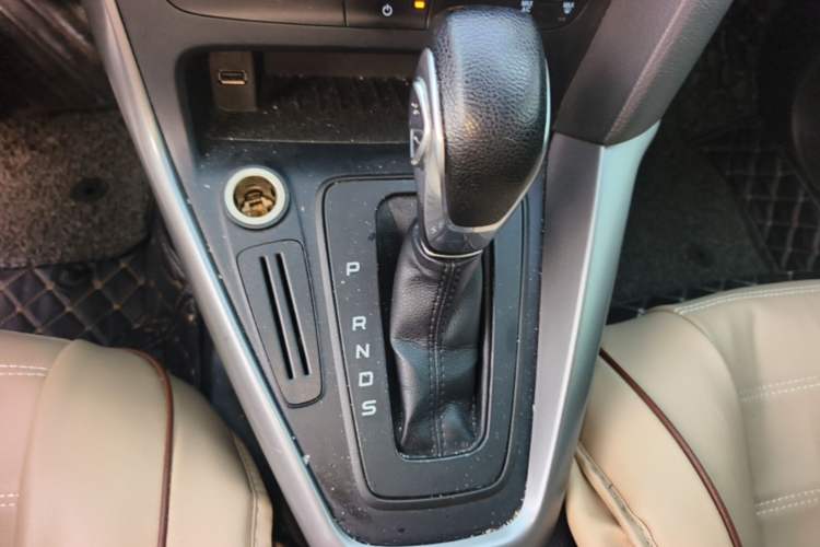 Used Ford Focus 2015 Hatchback 1.6L Automatic Comfort Model Gear Lever
