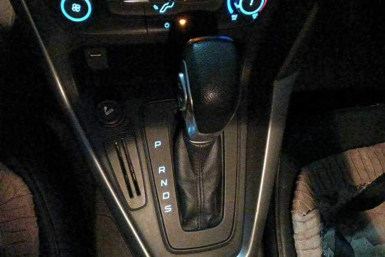 Used Ford Focus 2015 Hatchback 1.6L Automatic Comfort Model Gear Lever