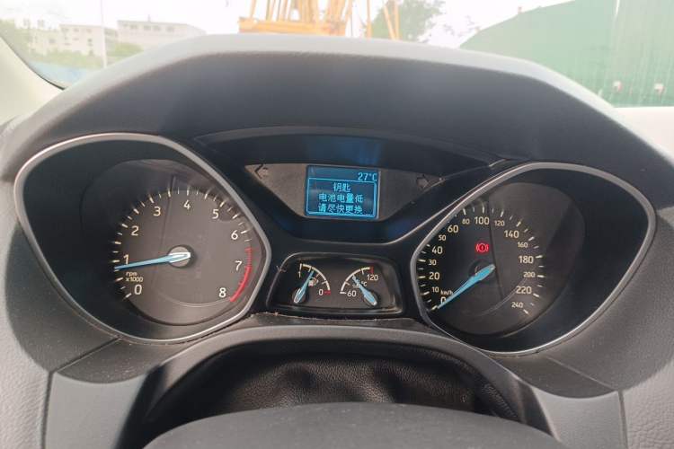 Used Ford Focus 2015 Hatchback EcoBoost 125 Manual – Ultra-Style Edition Instrument Cluster