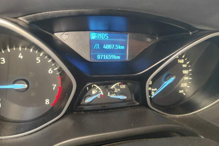 Used Ford Focus 2015 Hatchback 1.6L Automatic Comfort Model Odometer Close Up