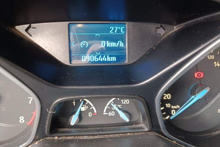 Used Ford Focus 2015 Hatchback EcoBoost 125 Manual – Ultra-Style Edition Odometer Close Up
