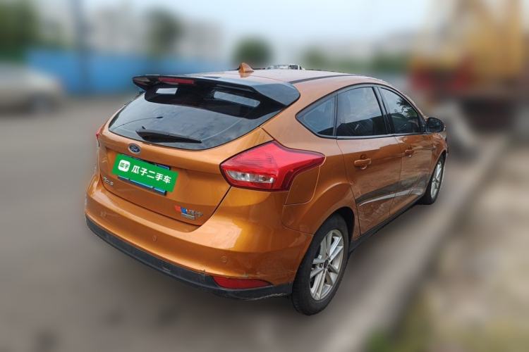 Used Ford Focus 2015 Hatchback EcoBoost 125 Manual – Ultra-Style Edition Rear Right 45 Deg