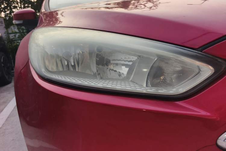 Used Ford Focus 2015 Hatchback 1.6L Automatic Comfort Model Right Front Headlight