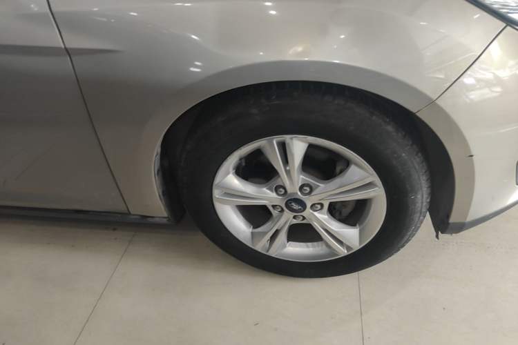 Used Ford Focus 2015 Hatchback 1.6L Automatic Comfort Model Right Front Wheel Hub