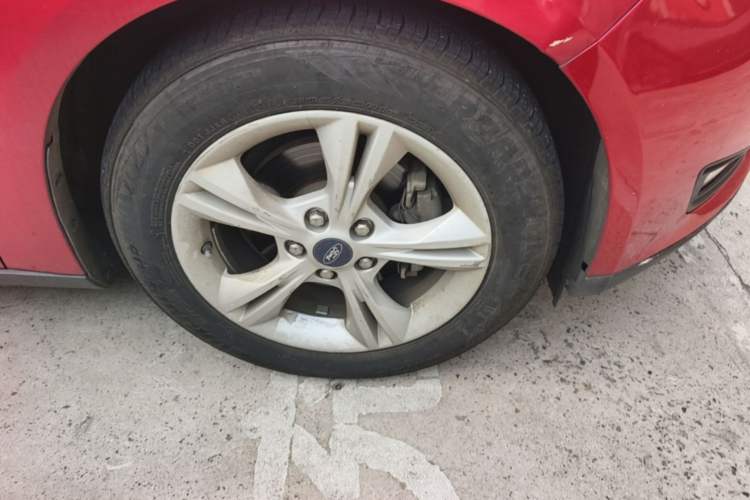 Used Ford Focus 2015 Hatchback 1.6L Automatic Comfort Model Right Front Wheel Hub