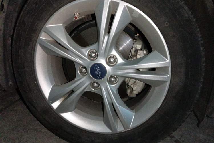 Used Ford Focus 2015 Hatchback 1.6L Automatic Comfort Model Right Front Wheel Hub
