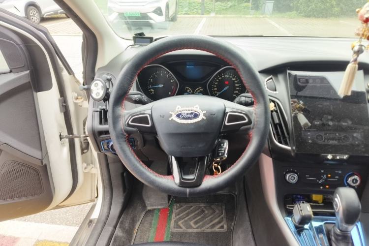 Used Ford Focus 2015 Hatchback 1.6L Automatic Comfort Model Steering Wheel