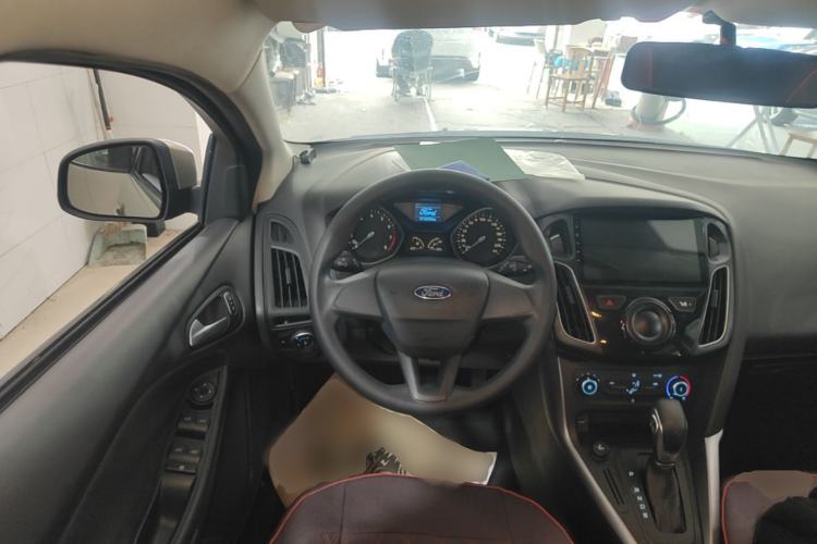 Used Ford Focus 2015 Hatchback 1.6L Automatic Comfort Model Steering Wheel