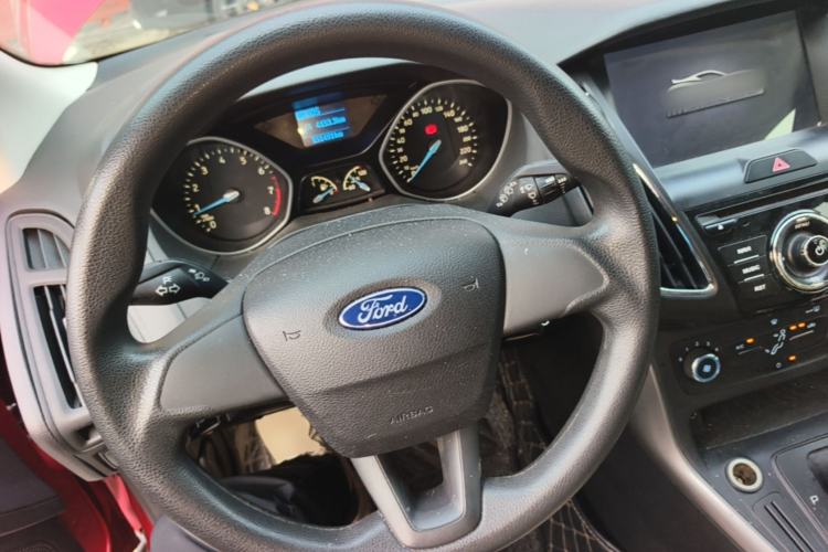 Used Ford Focus 2015 Hatchback 1.6L Automatic Comfort Model Steering Wheel