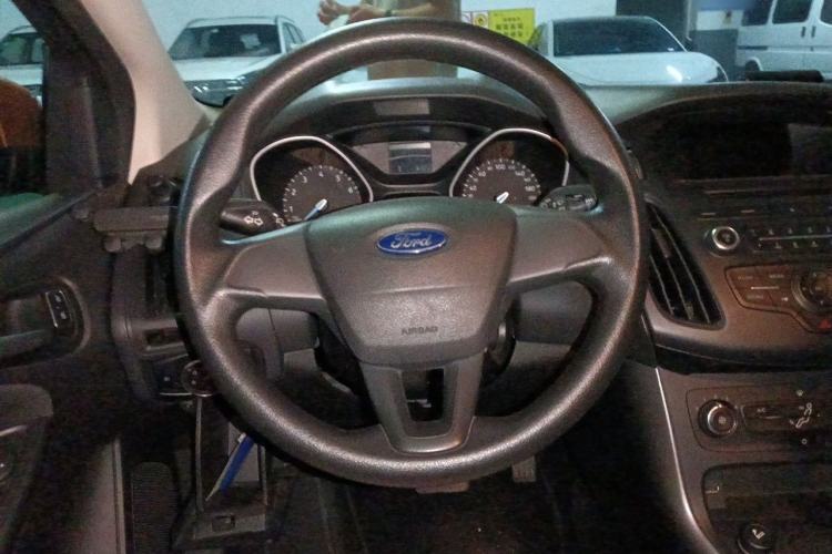 Used Ford Focus 2015 Hatchback 1.6L Automatic Comfort Model Steering Wheel