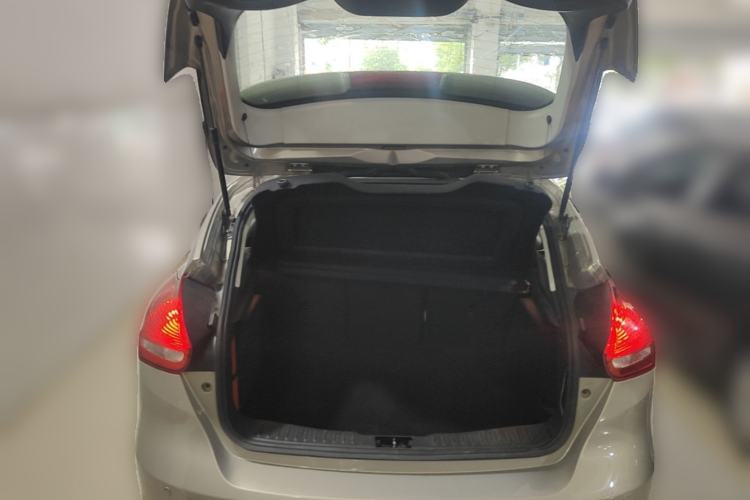 Used Ford Focus 2015 Hatchback 1.6L Automatic Comfort Model Trunk