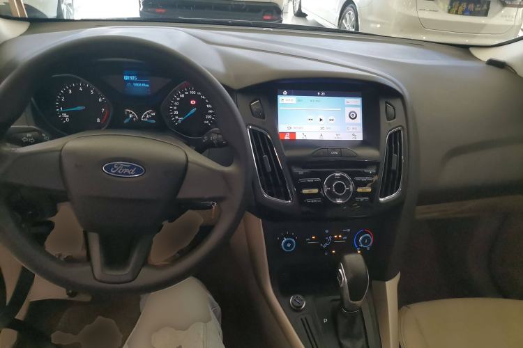 Used Ford Focus 2015 Sedan 1.6L Automatic Comfort Model Center Console