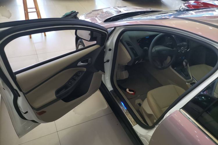 Used Ford Focus 2015 Sedan 1.6L Automatic Comfort Model Driver Seat